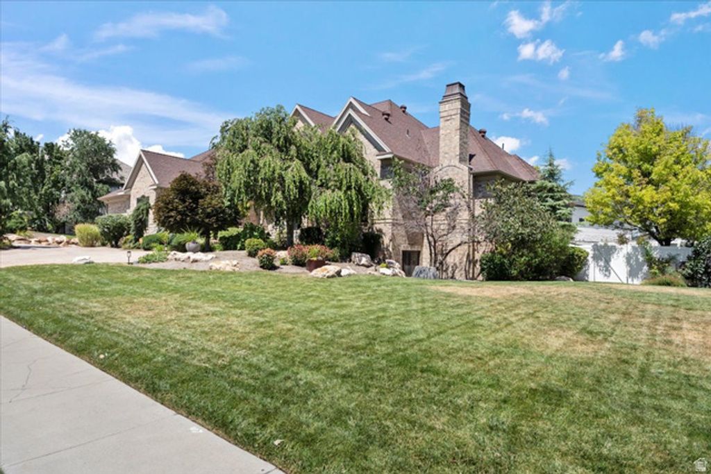 Image 3 of property listing at 1064 W PARK PALISADE DR, South Jordan, UT 84095