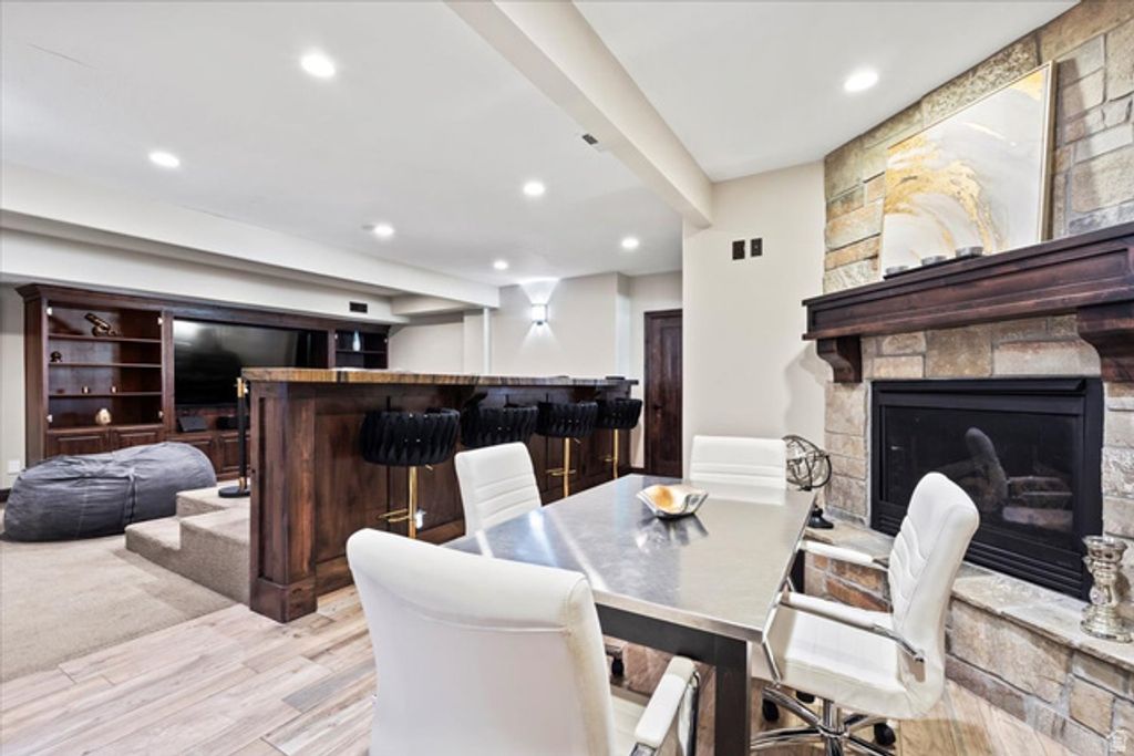 Image 35 of property listing at 1064 W PARK PALISADE DR, South Jordan, UT 84095