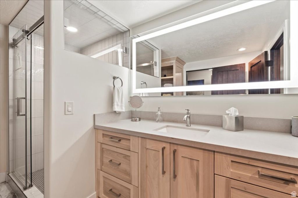 Image 40 of property listing at 1064 W PARK PALISADE DR, South Jordan, UT 84095