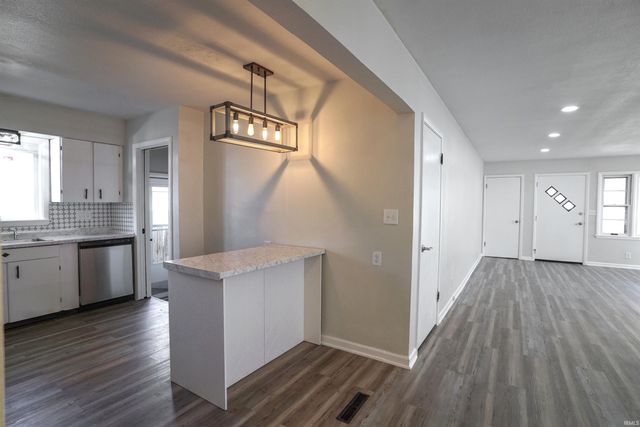 1019 W Lawrence Street, Mishawaka, IN 46545