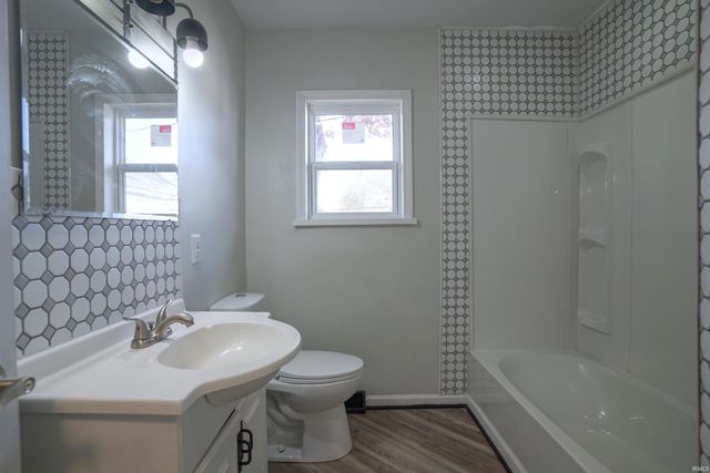 1019 W Lawrence Street, Mishawaka, IN 46545