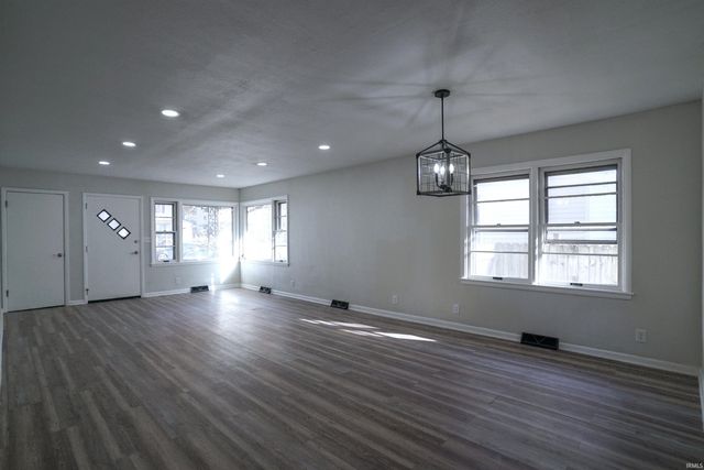 1019 W Lawrence Street, Mishawaka, IN 46545