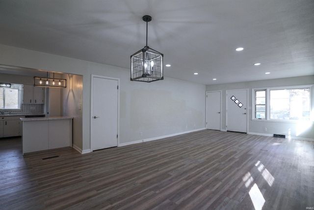 1019 W Lawrence Street, Mishawaka, IN 46545