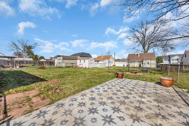 17 Hillcrest Avenue, Edison, NJ 08817