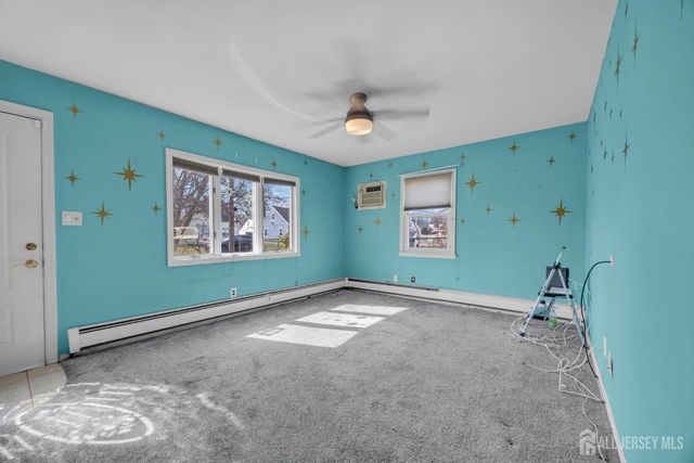 17 Hillcrest Avenue, Edison, NJ 08817