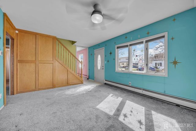 17 Hillcrest Avenue, Edison, NJ 08817