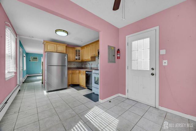 17 Hillcrest Avenue, Edison, NJ 08817