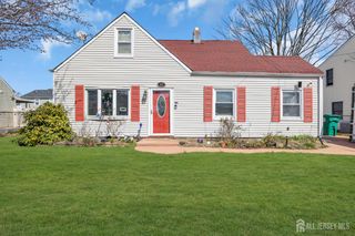 17 Hillcrest Avenue, Edison, NJ 08817