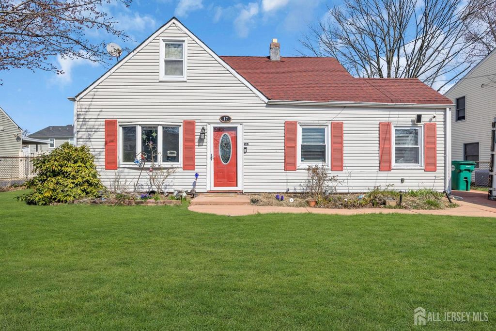 17 Hillcrest Avenue, Edison, NJ 08817