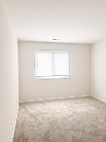 1424 Stonebridge Circle 12, Wheaton, IL 60189