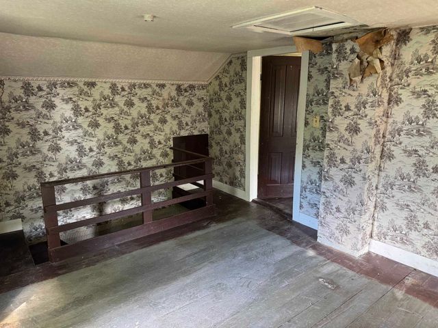 225 N Hayes Street, Farwell, MI 48622
