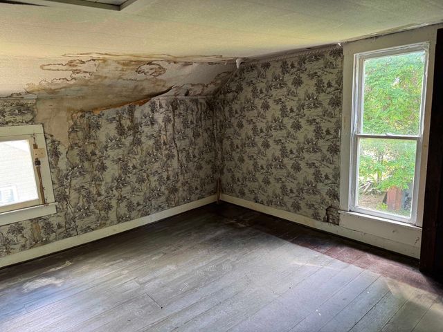 225 N Hayes Street, Farwell, MI 48622