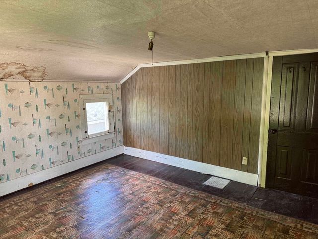225 N Hayes Street, Farwell, MI 48622