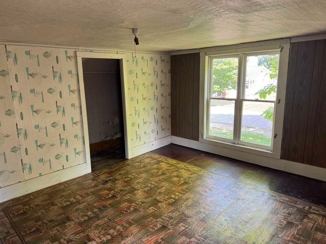 225 N Hayes Street, Farwell, MI 48622
