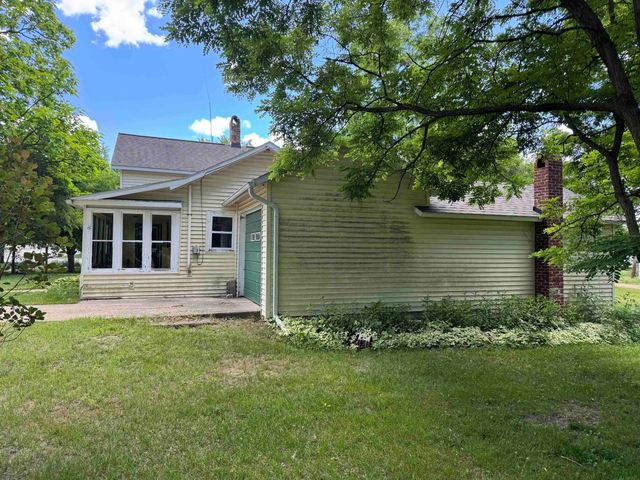 225 N Hayes Street, Farwell, MI 48622