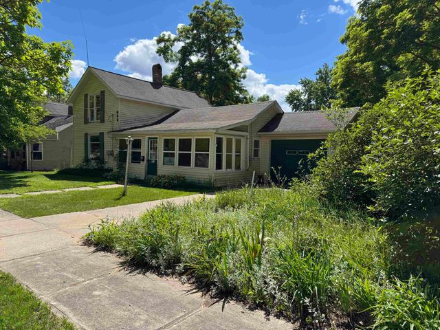 225 N Hayes Street, Farwell, MI 48622