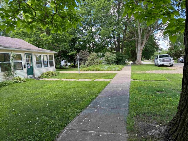 225 N Hayes Street, Farwell, MI 48622