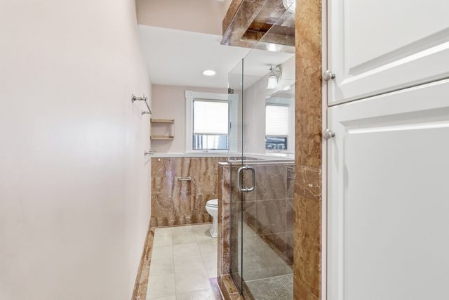 123 Lincoln Pkwy, Lowell, MA 01851