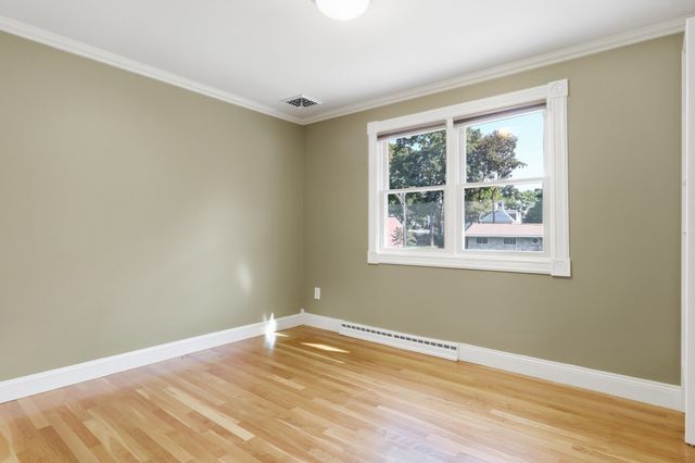 123 Lincoln Pkwy, Lowell, MA 01851