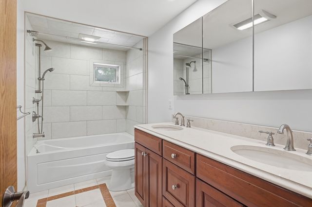 123 Lincoln Pkwy, Lowell, MA 01851