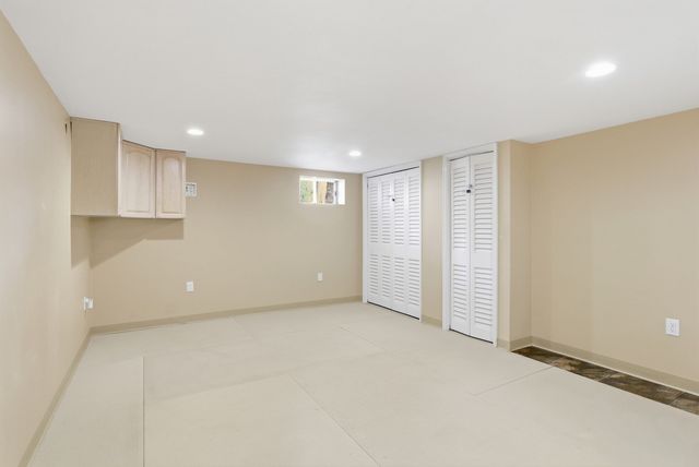 123 Lincoln Pkwy, Lowell, MA 01851