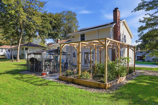 123 Lincoln Pkwy, Lowell, MA 01851