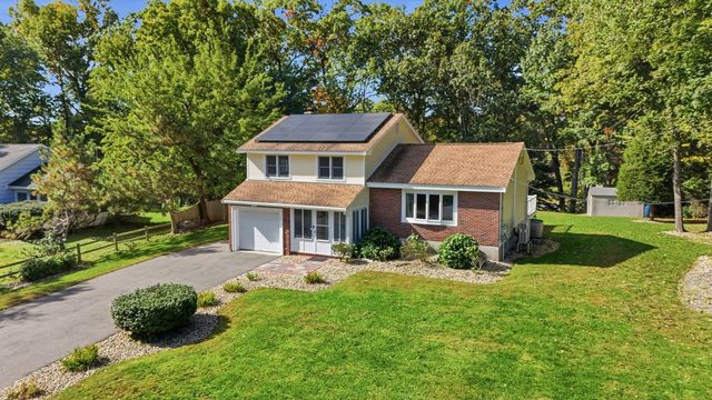 123 Lincoln Pkwy, Lowell, MA 01851