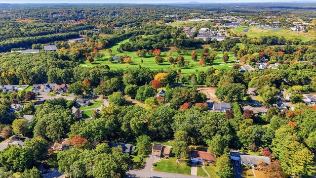 123 Lincoln Pkwy, Lowell, MA 01851