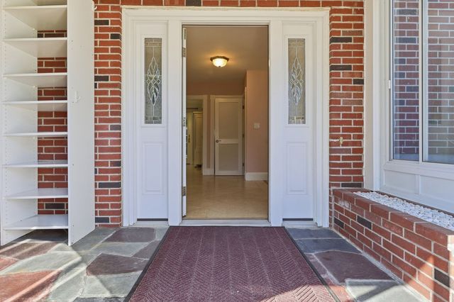 123 Lincoln Pkwy, Lowell, MA 01851