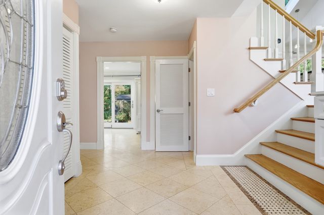123 Lincoln Pkwy, Lowell, MA 01851