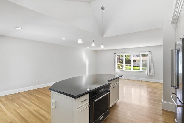 123 Lincoln Pkwy, Lowell, MA 01851