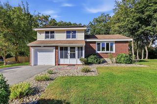 123 Lincoln Pkwy, Lowell, MA 01851