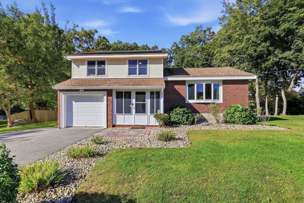 123 Lincoln Pkwy, Lowell, MA 01851