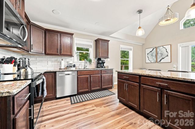 145 Banjo Lane, Waynesville, NC 28785