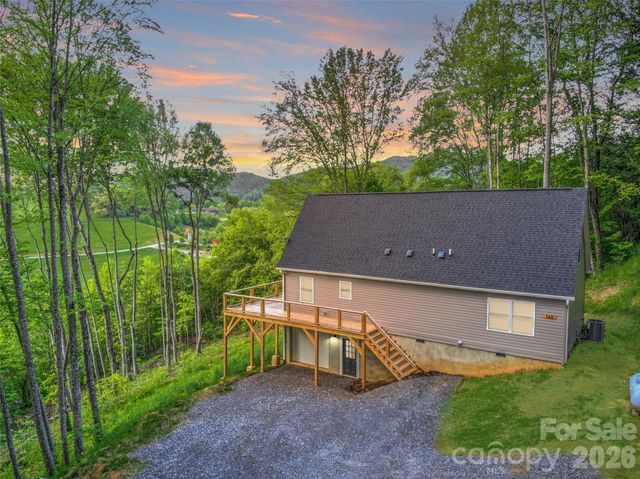 145 Banjo Lane, Waynesville, NC 28785