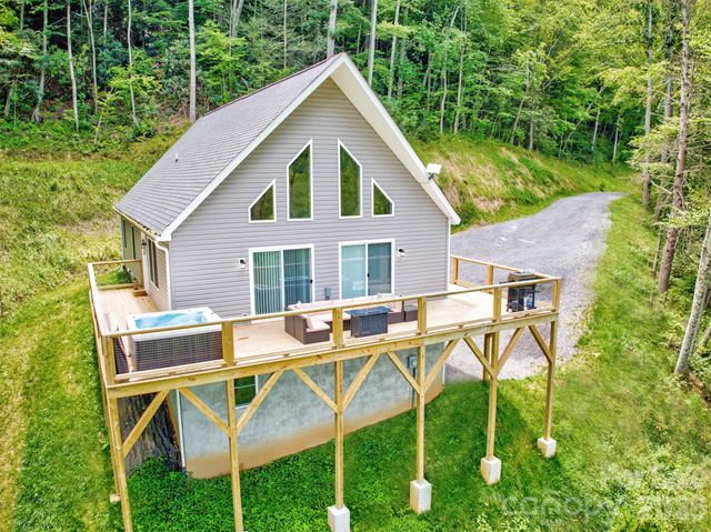 145 Banjo Lane, Waynesville, NC 28785