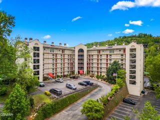102 Baskins Creek Bypass, Gatlinburg, TN 37738