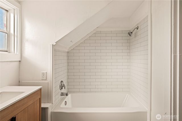 604 academy Street, Kelso, WA 98626