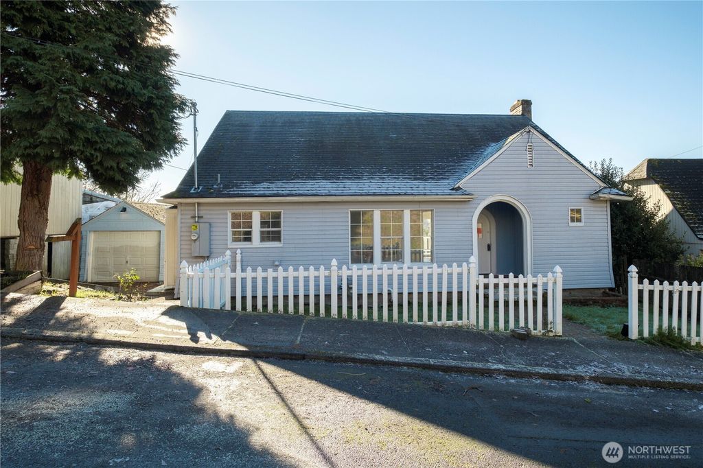 604 academy Street, Kelso, WA 98626