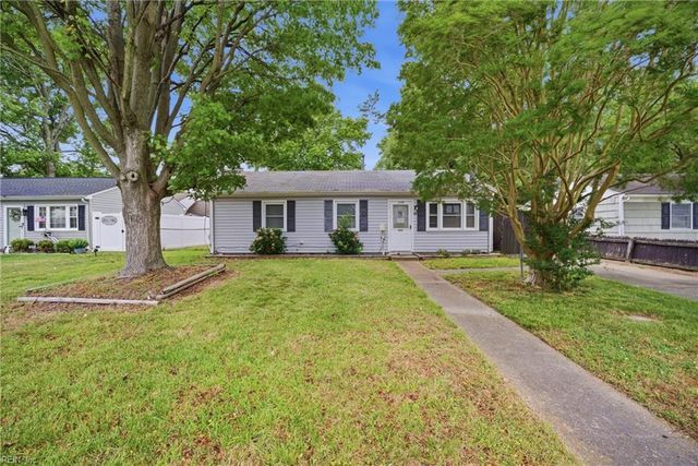 1003 Rollins CIR, Hampton, VA 23663