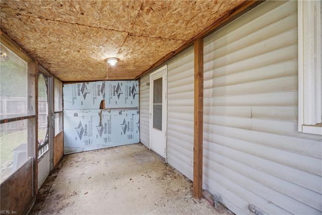 1003 Rollins CIR, Hampton, VA 23663