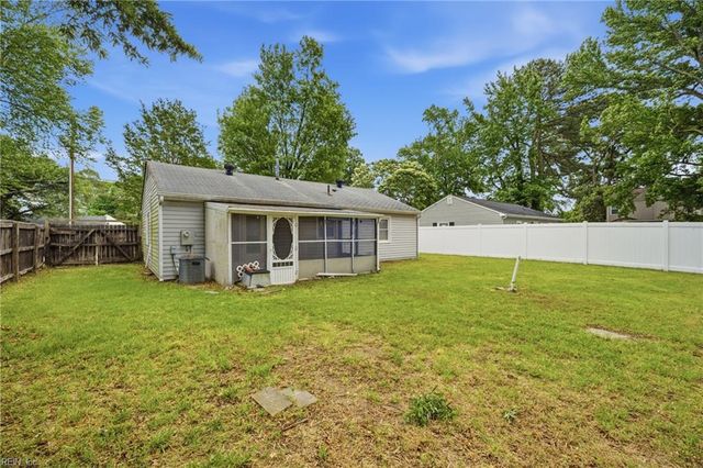 1003 Rollins CIR, Hampton, VA 23663