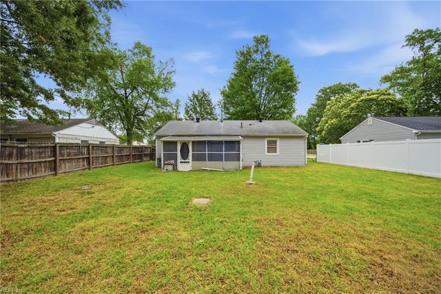 1003 Rollins CIR, Hampton, VA 23663