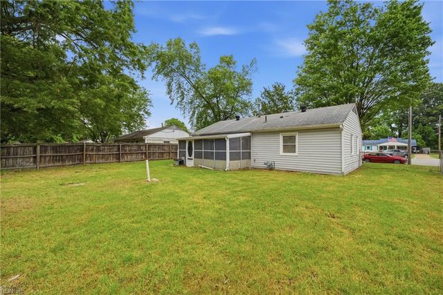 1003 Rollins CIR, Hampton, VA 23663