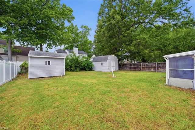 1003 Rollins CIR, Hampton, VA 23663