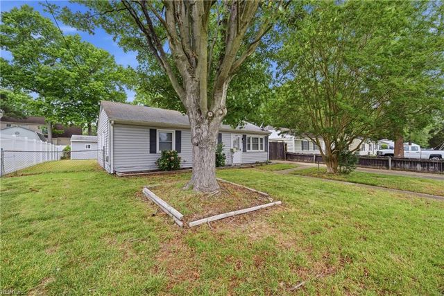 1003 Rollins CIR, Hampton, VA 23663