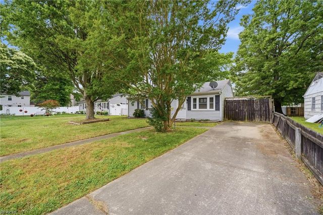 1003 Rollins CIR, Hampton, VA 23663