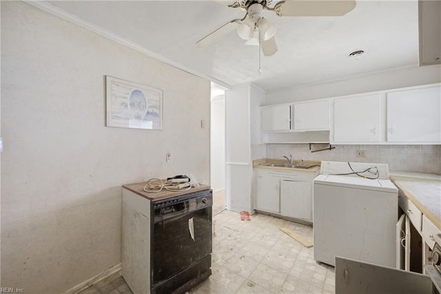 1003 Rollins CIR, Hampton, VA 23663