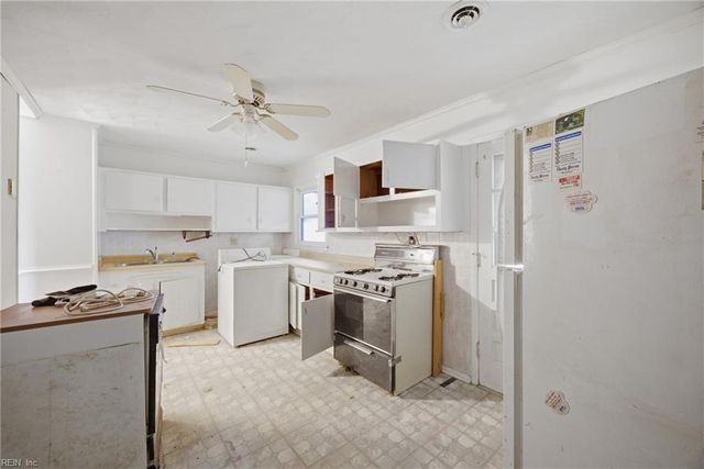 1003 Rollins CIR, Hampton, VA 23663