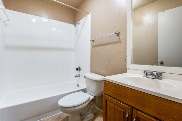 2922 E Pepperidge Drive, Lancaster, TX 75134